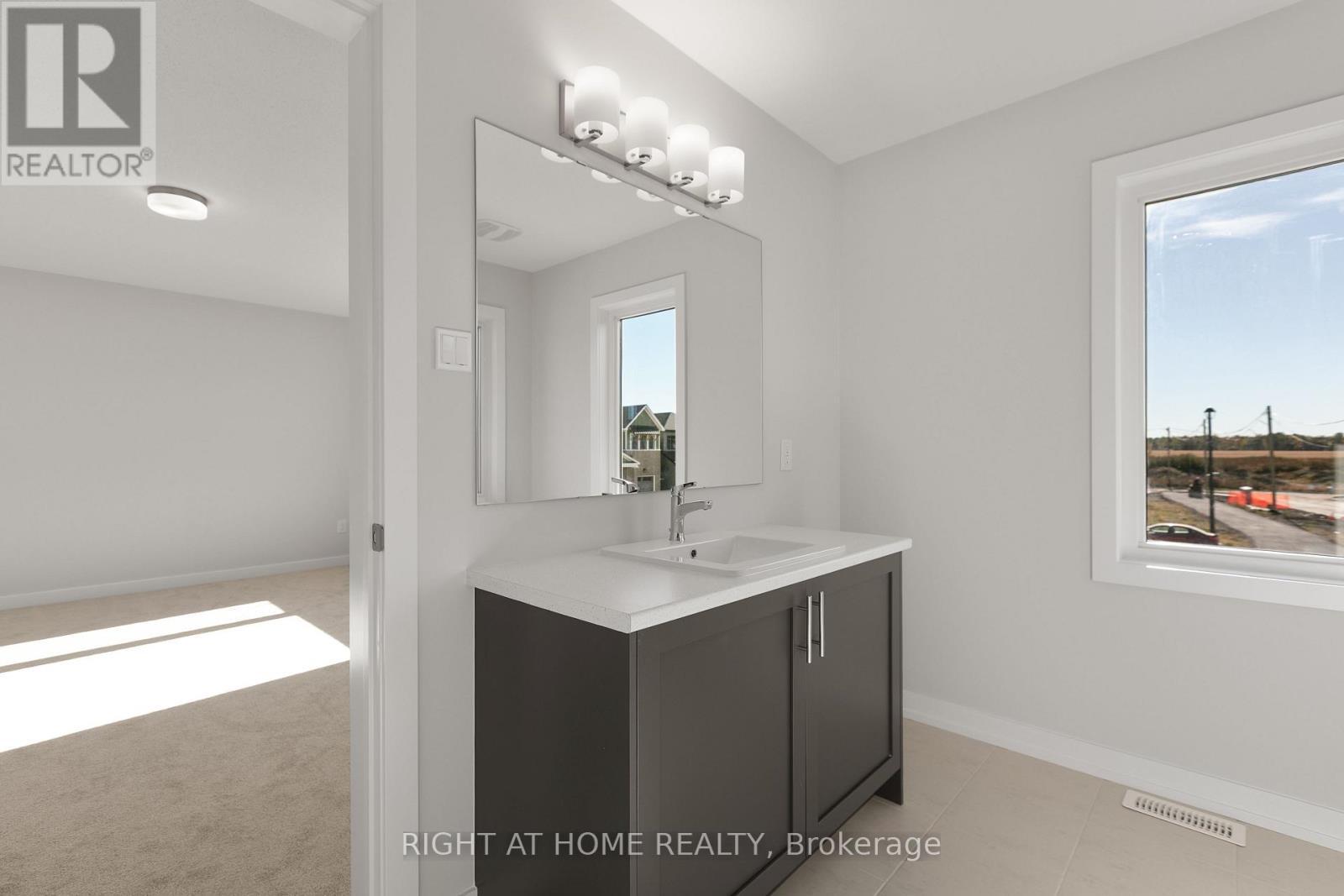 Primary Ensuite - 940 Seagrave Lane, Ottawa, ON - Indoor Photo Showing Bathroom