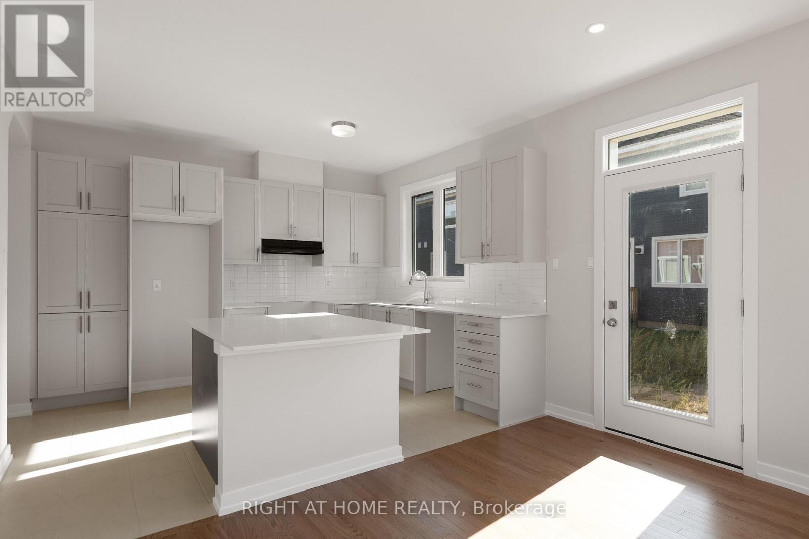 Kitchen- Brand New Samsung Appliances Installed - 940 Seagrave Lane, Ottawa, ON - Indoor Photo Showing Kitchen