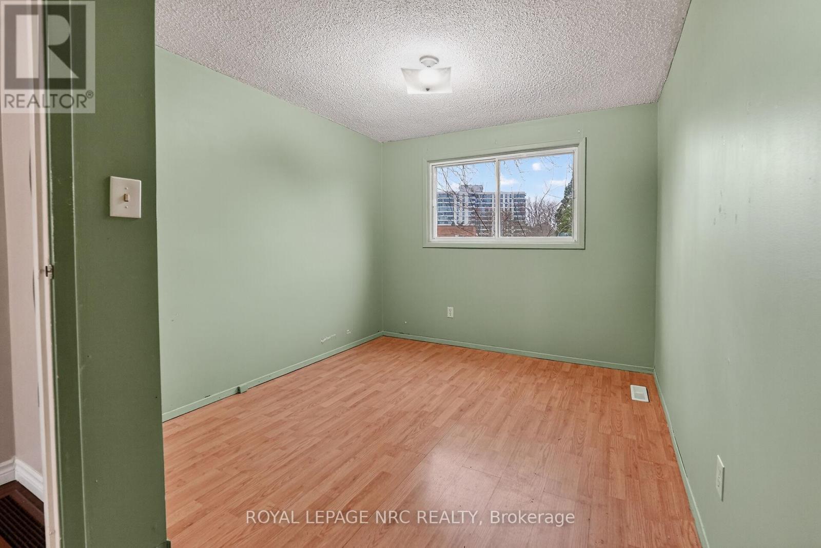 17 Elma Street, St. Catharines (Lakeport), ON - Indoor Photo Showing Other Room