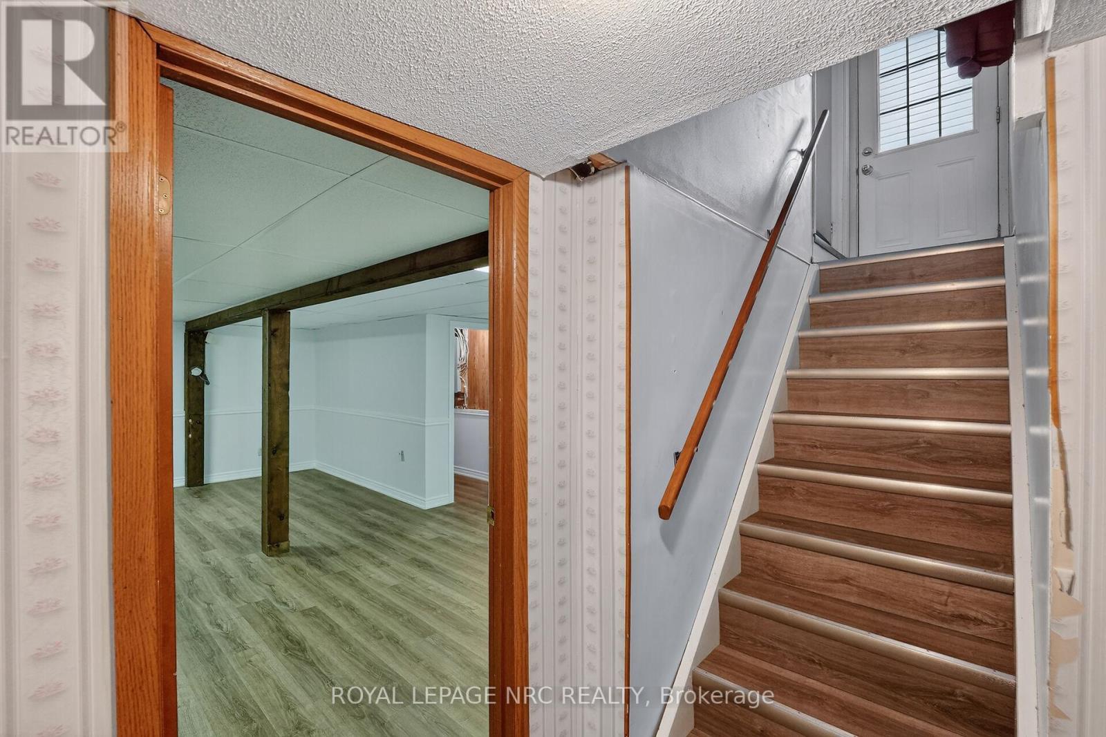 17 Elma Street, St. Catharines (Lakeport), ON - Indoor Photo Showing Other Room