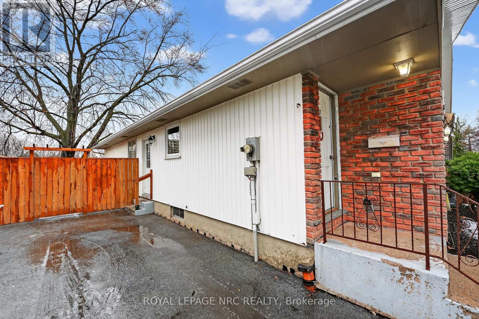 17 Elma Street, St. Catharines (Lakeport), ON - Outdoor