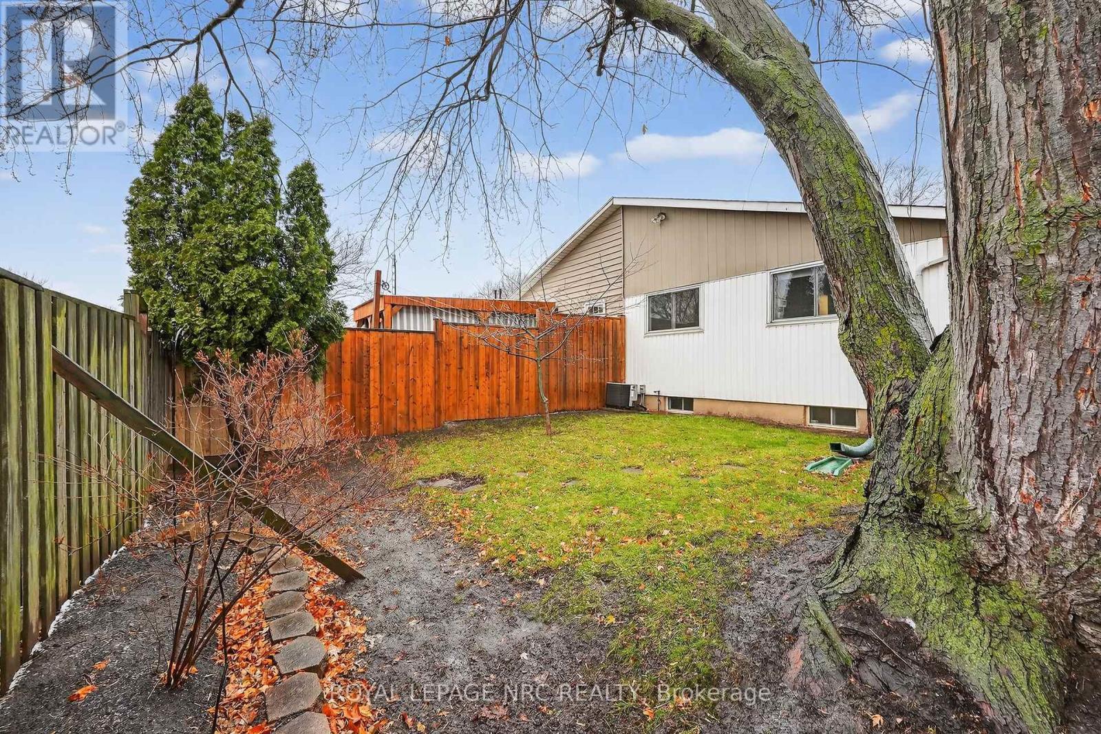 17 Elma Street, St. Catharines (Lakeport), ON - Outdoor