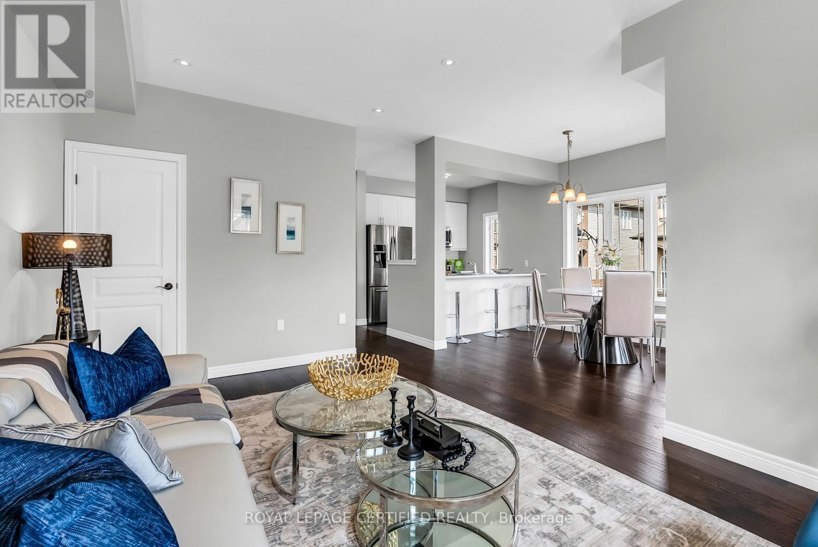 89 Bloom Crescent, Hamilton, ON - Indoor Photo Showing Living Room