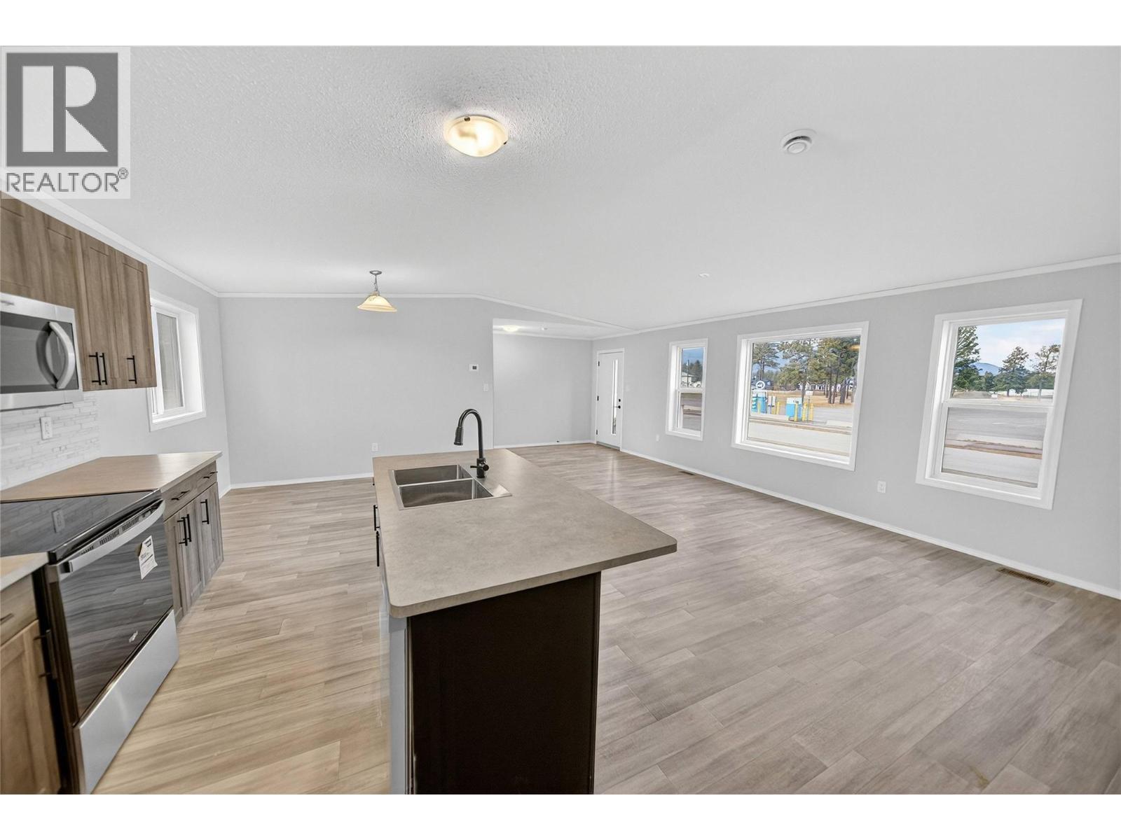 8948 Rundle Place, Canal Flats, BC