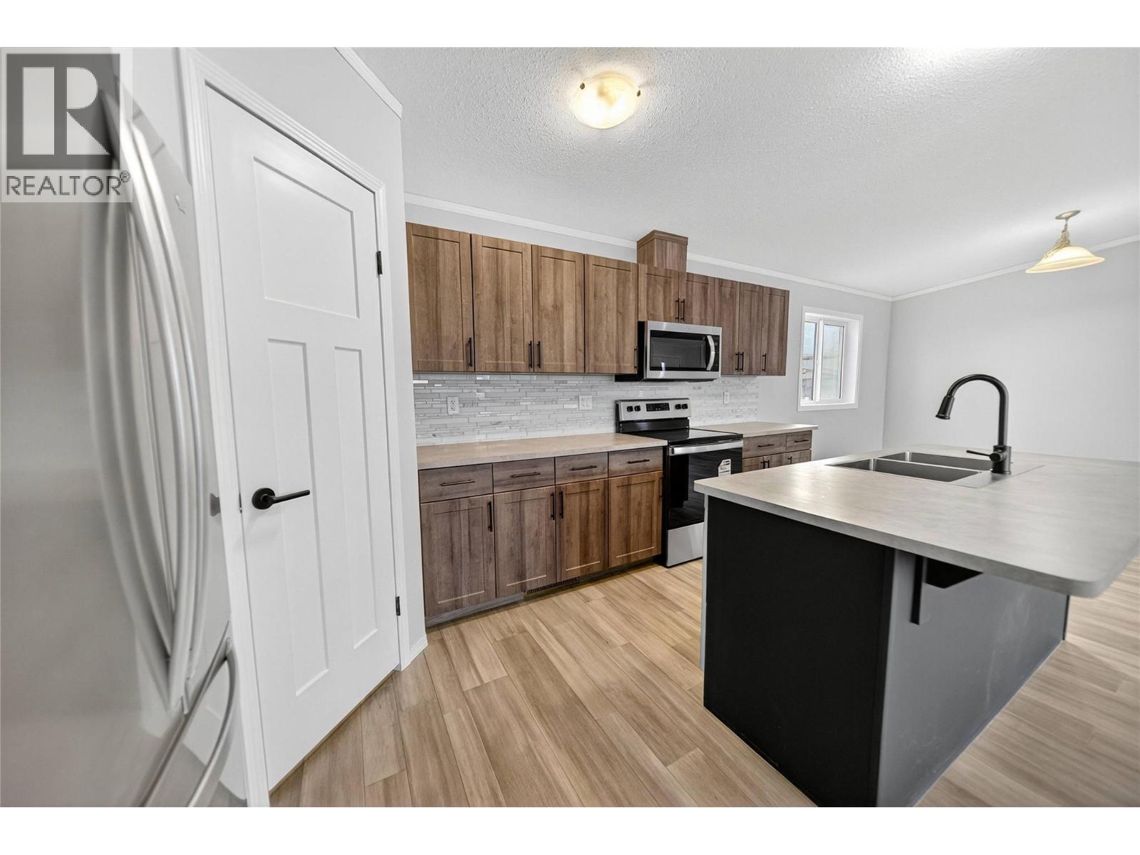 8948 Rundle Place, Canal Flats, BC