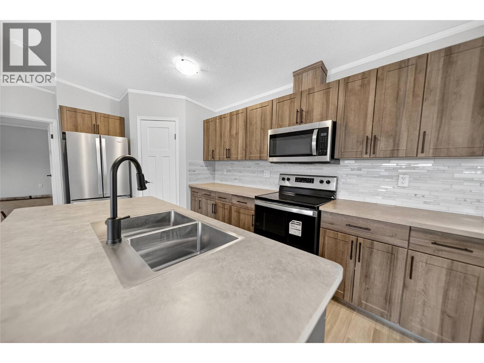 8948 Rundle Place, Canal Flats, BC