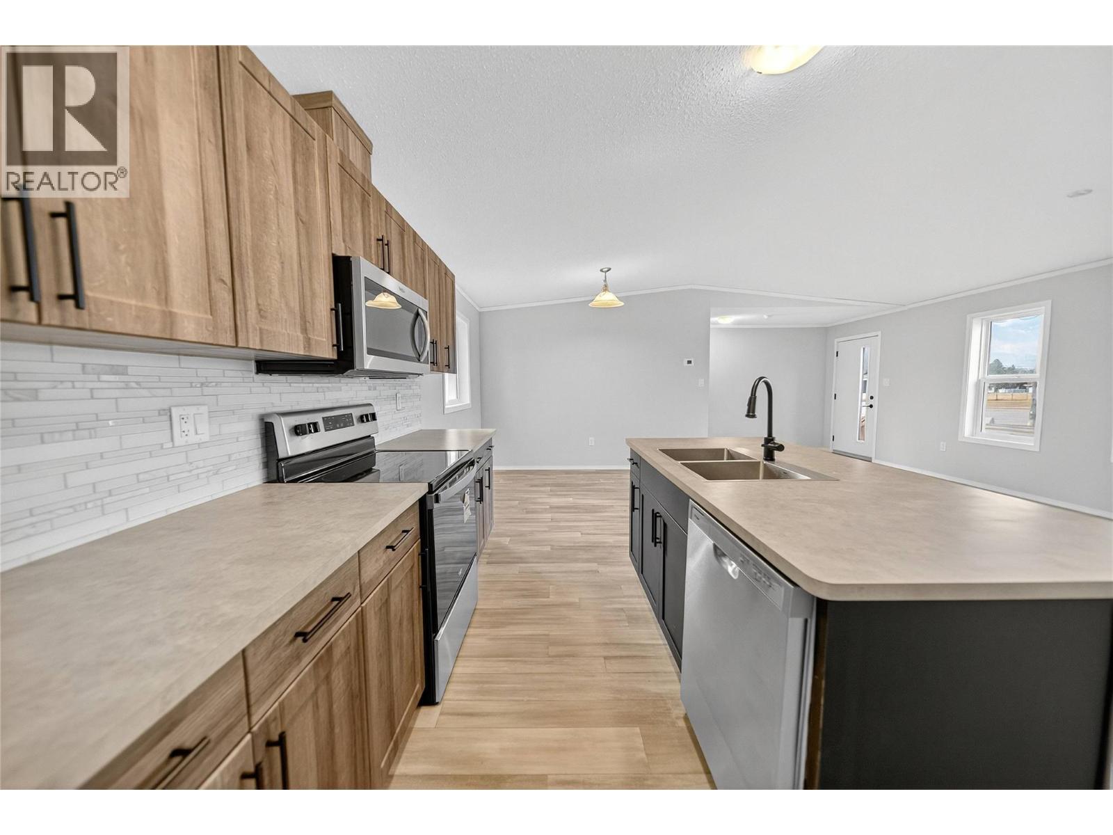 8948 Rundle Place, Canal Flats, BC