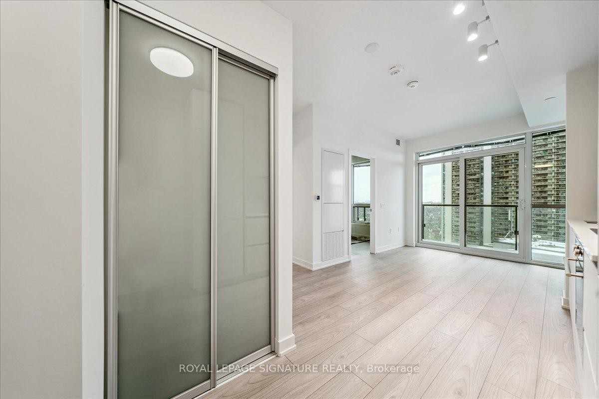 1313-120 Broadway Avenue, Toronto, ON - Indoor