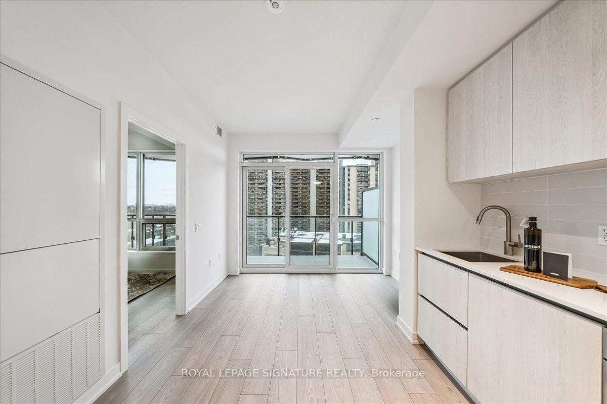 1313-120 Broadway Avenue, Toronto, ON - Indoor Photo Showing Kitchen