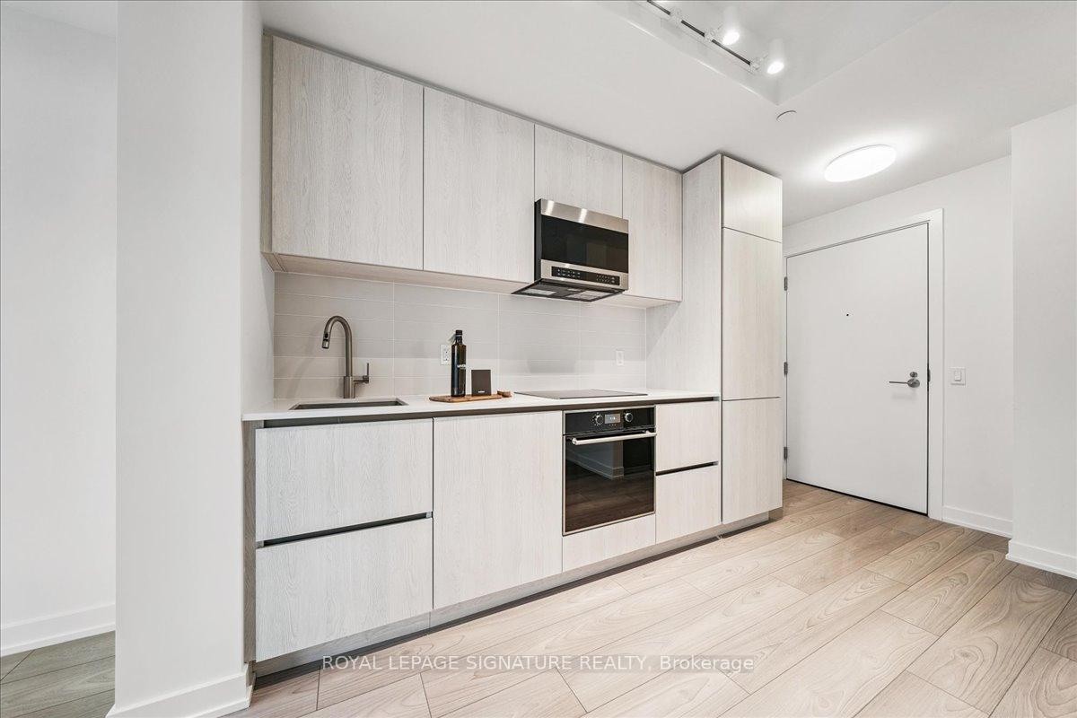 1313-120 Broadway Avenue, Toronto, ON - Indoor Photo Showing Kitchen