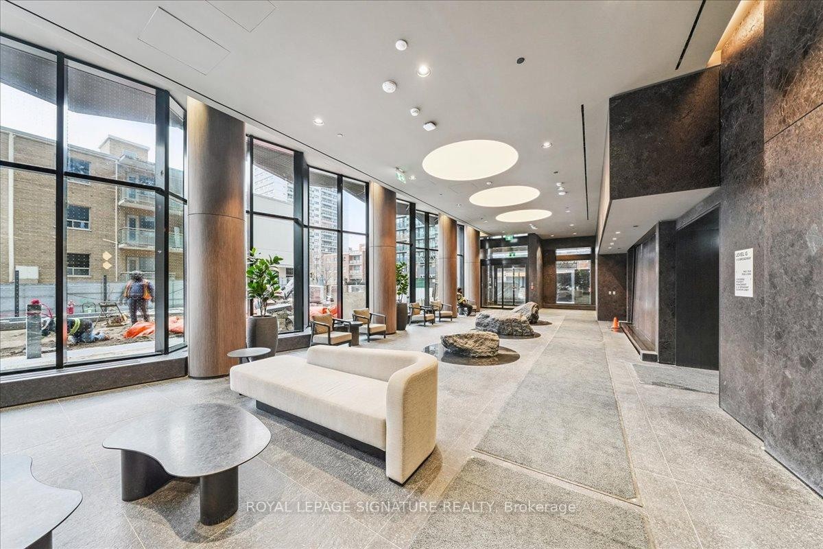 1313-120 Broadway Avenue, Toronto, ON - Indoor Photo Showing Other Room