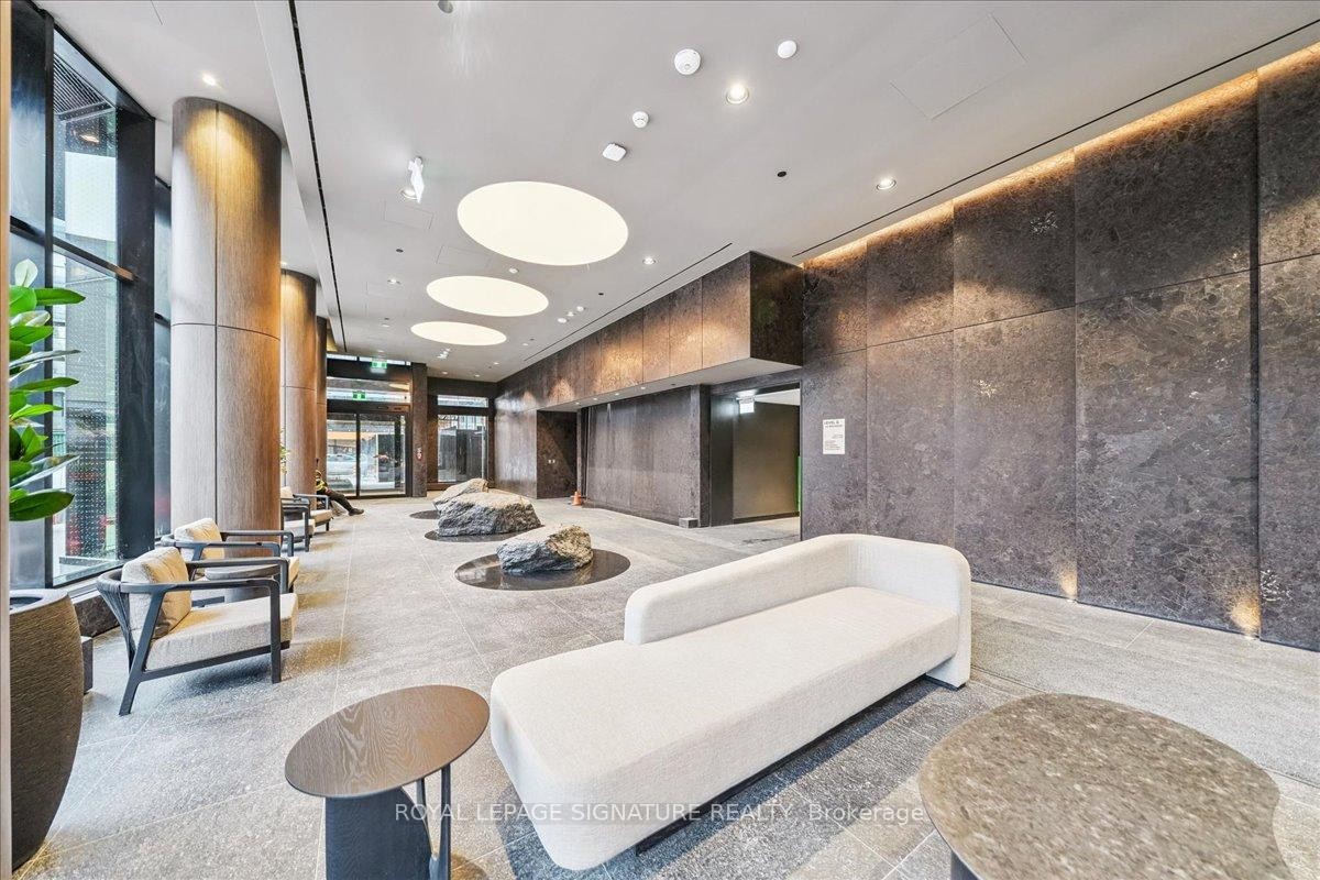 1313-120 Broadway Avenue, Toronto, ON - Indoor Photo Showing Other Room