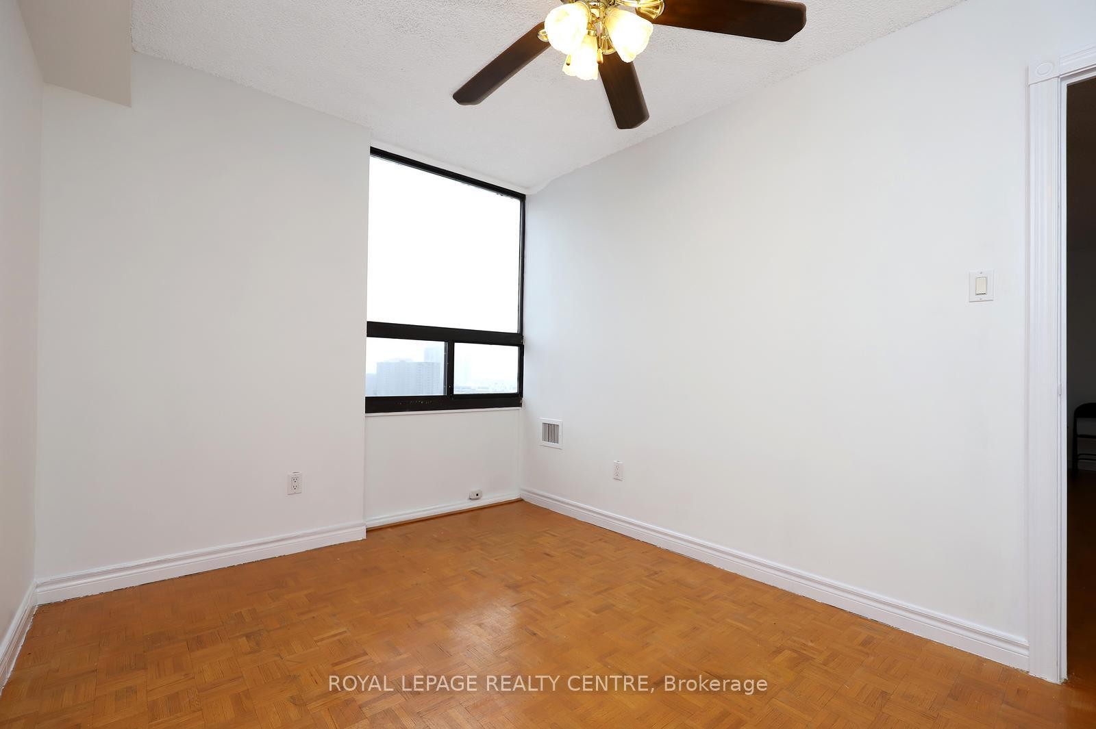 1519-50 Mississauga Valley Boulevard, Mississauga, ON - Indoor Photo Showing Other Room