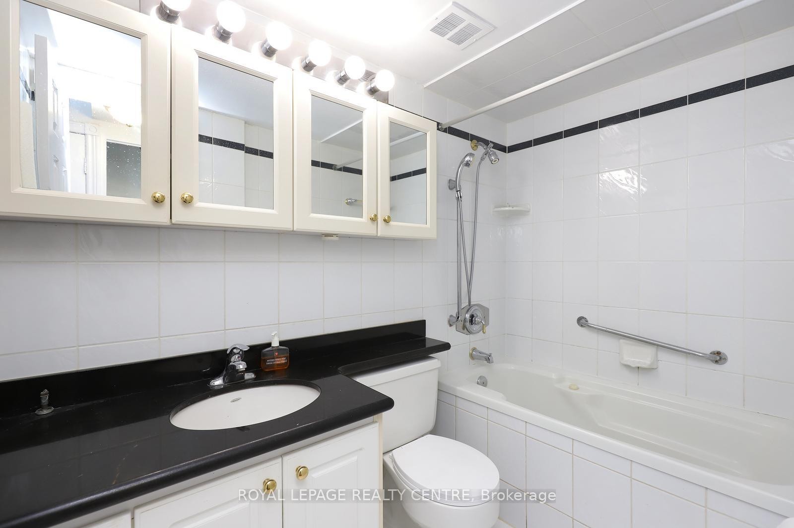 1519-50 Mississauga Valley Boulevard, Mississauga, ON - Indoor Photo Showing Bathroom