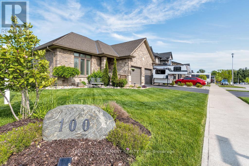 100 Tamarack Boulevard, Woodstock, ON - Outdoor