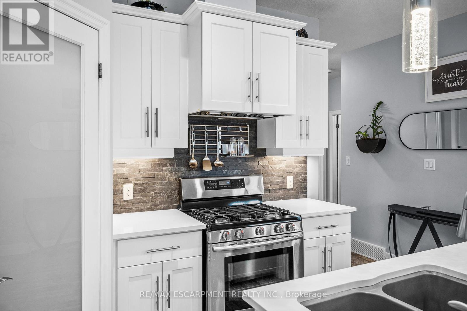 100 Tamarack Boulevard, Woodstock, ON - Indoor Photo Showing Kitchen With Double Sink