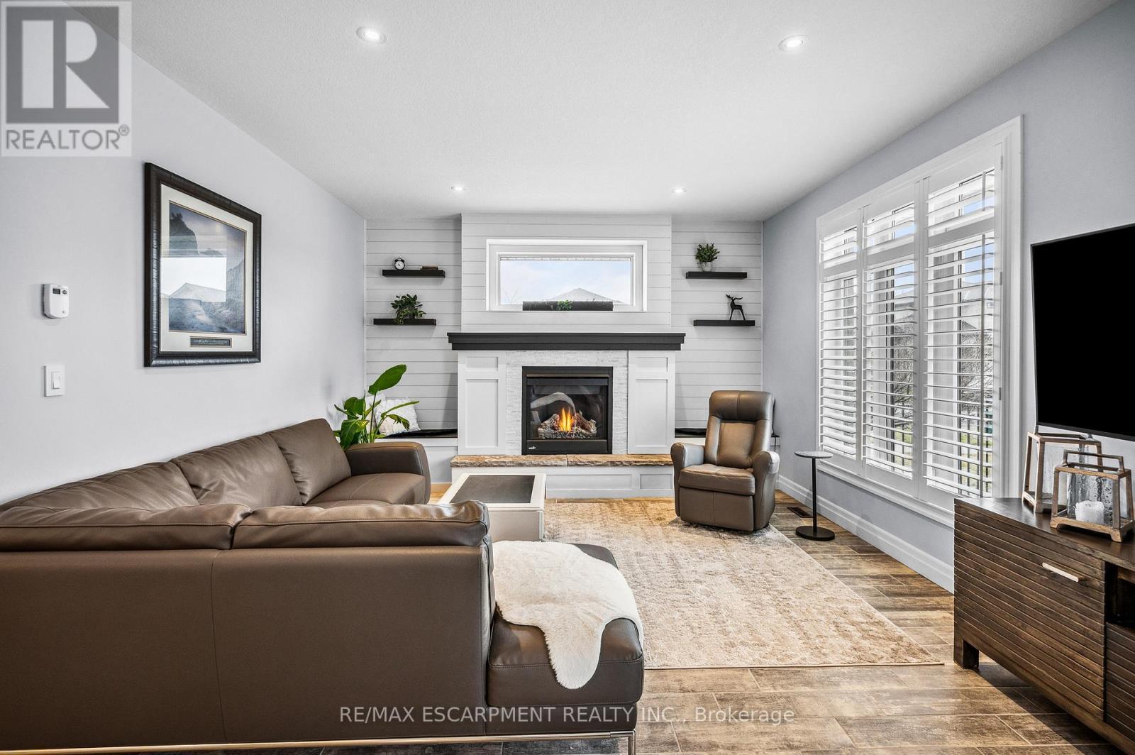 100 Tamarack Boulevard, Woodstock, ON - Indoor Photo Showing Living Room With Fireplace