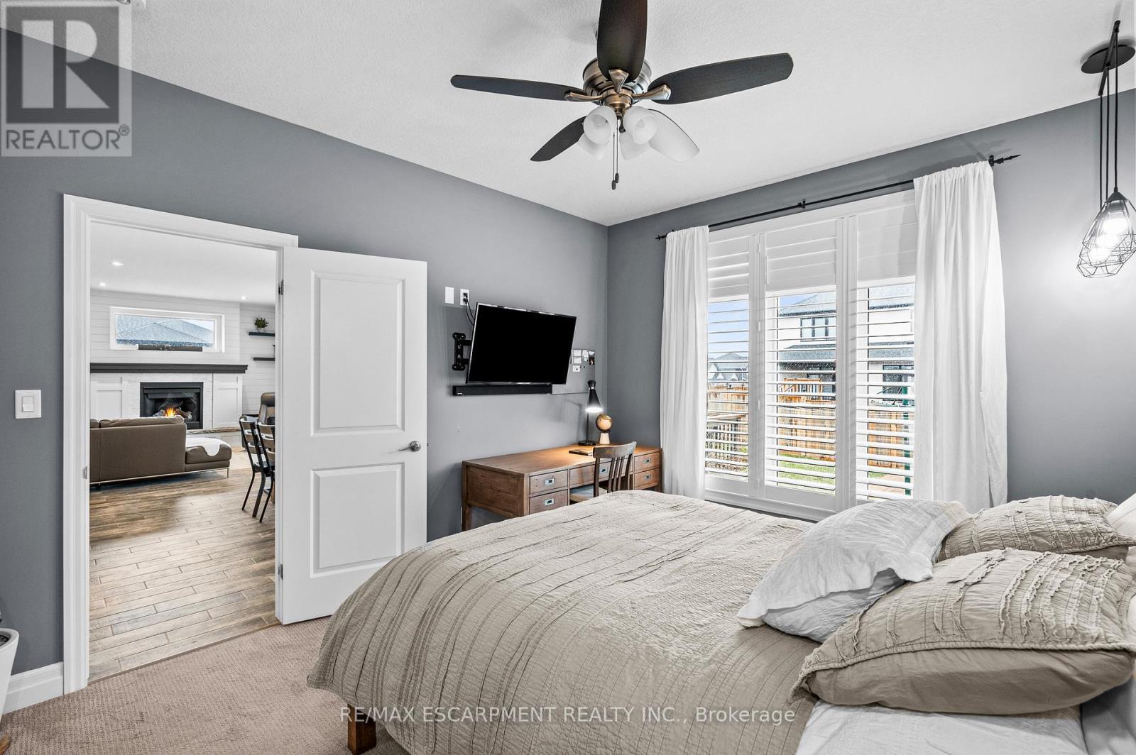 100 Tamarack Boulevard, Woodstock, ON - Indoor Photo Showing Bedroom