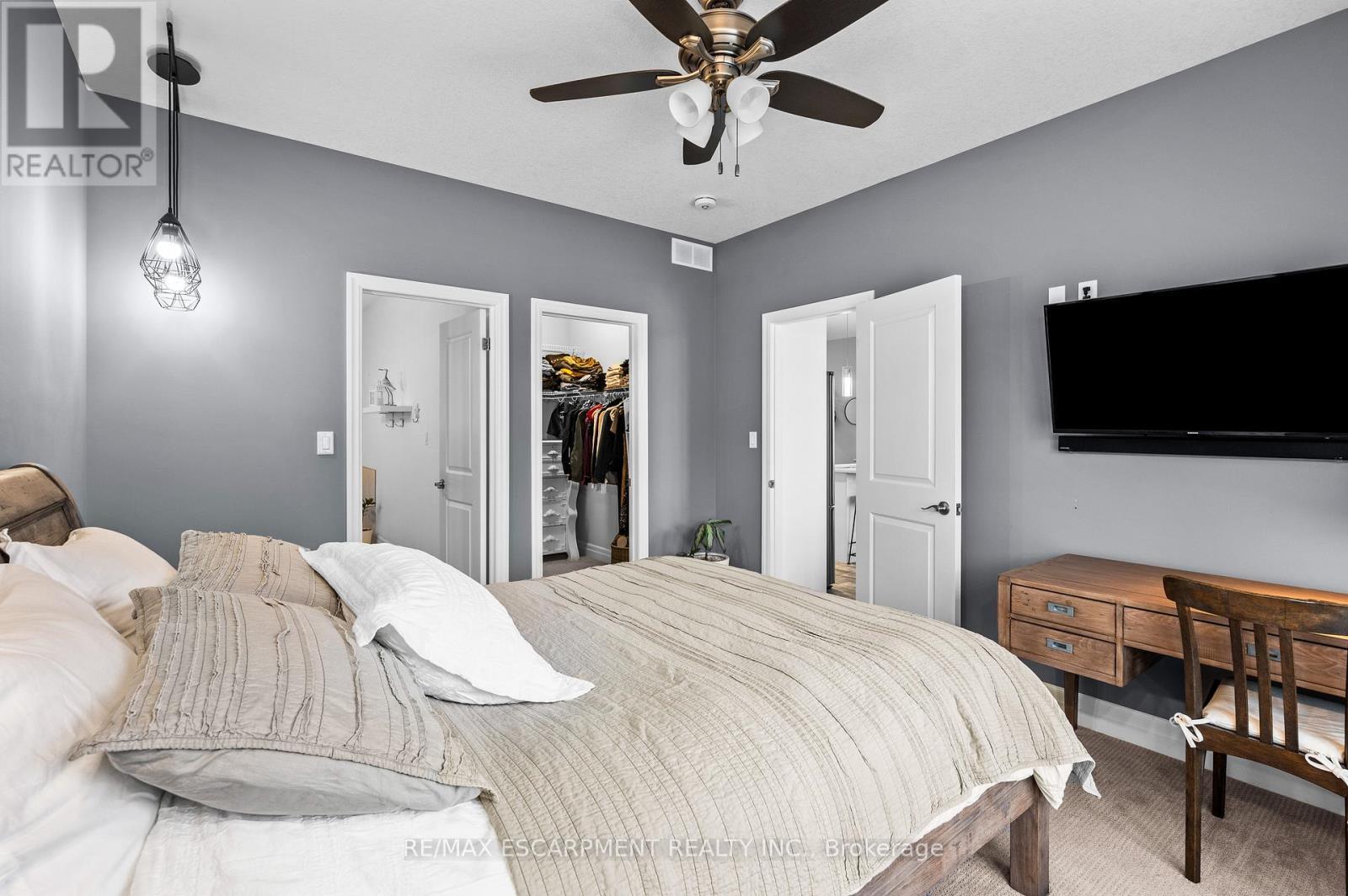 100 Tamarack Boulevard, Woodstock, ON - Indoor Photo Showing Bedroom