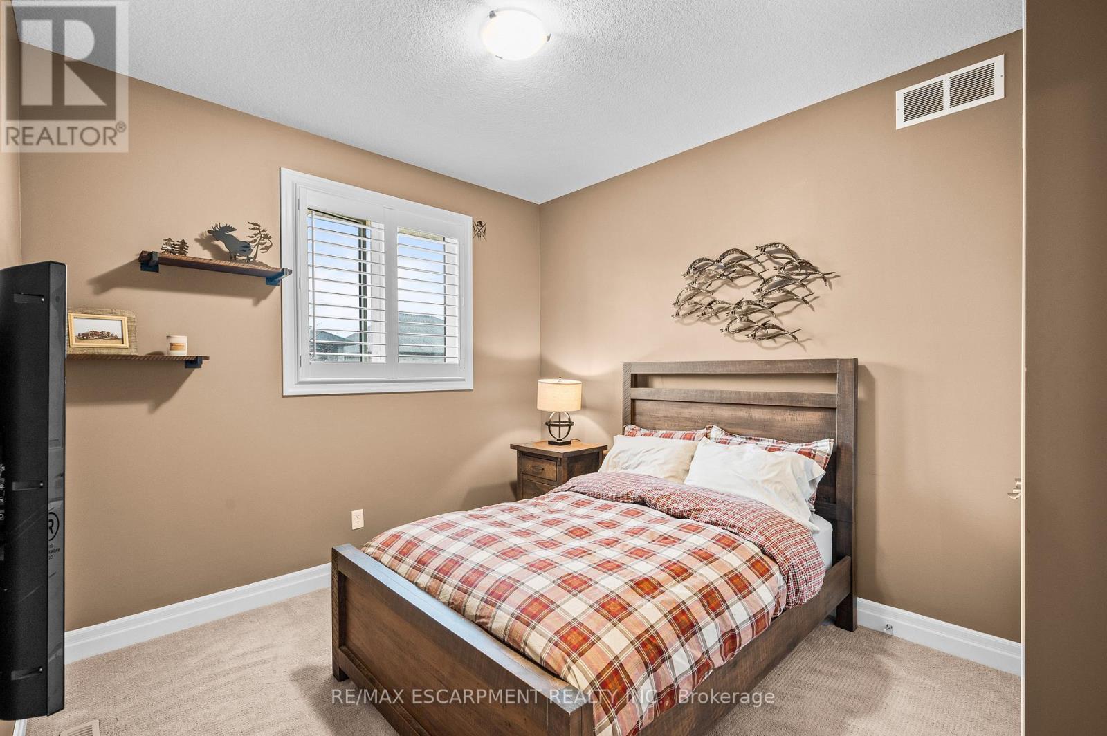 100 Tamarack Boulevard, Woodstock, ON - Indoor Photo Showing Bedroom