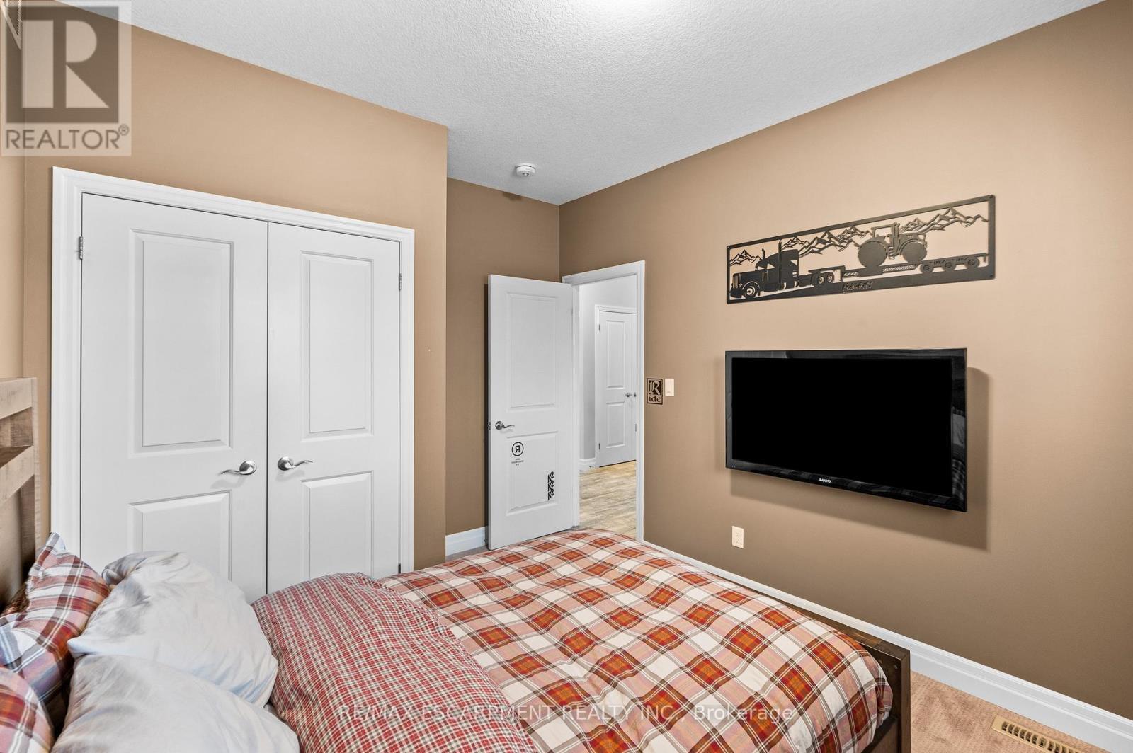 100 Tamarack Boulevard, Woodstock, ON - Indoor Photo Showing Bedroom