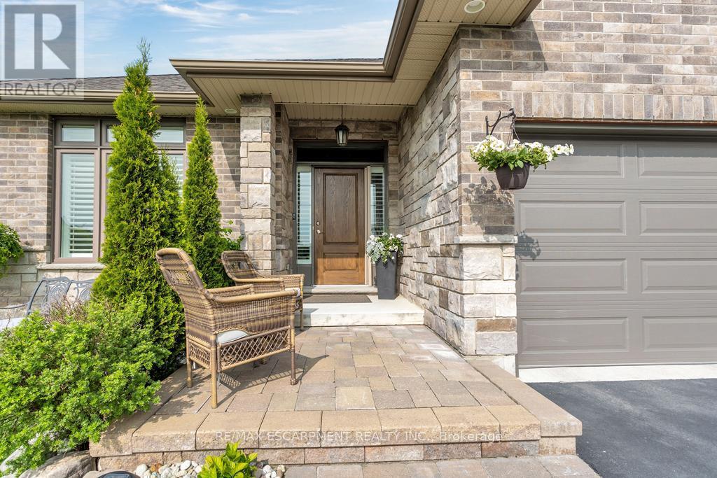 100 Tamarack Boulevard, Woodstock, ON - Outdoor