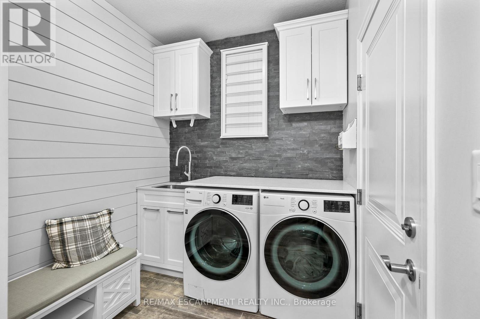 100 Tamarack Boulevard, Woodstock, ON - Indoor Photo Showing Laundry Room