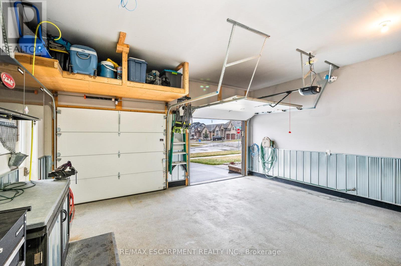 100 Tamarack Boulevard, Woodstock, ON - Indoor Photo Showing Garage