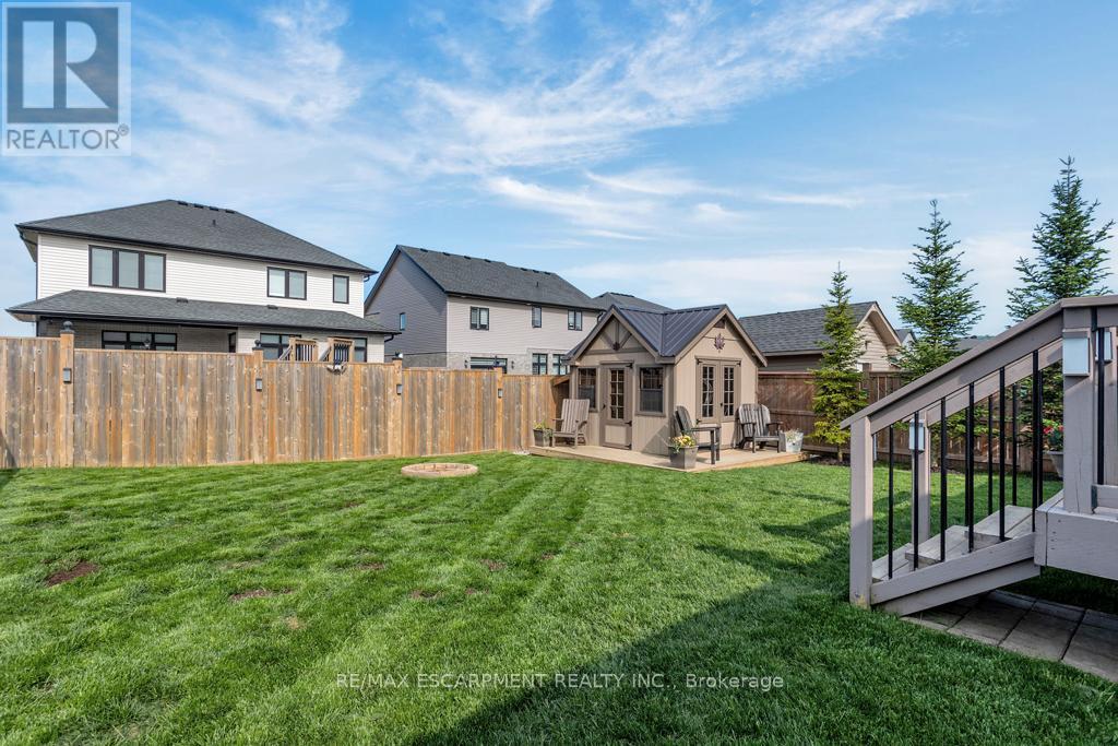 100 Tamarack Boulevard, Woodstock, ON - Outdoor