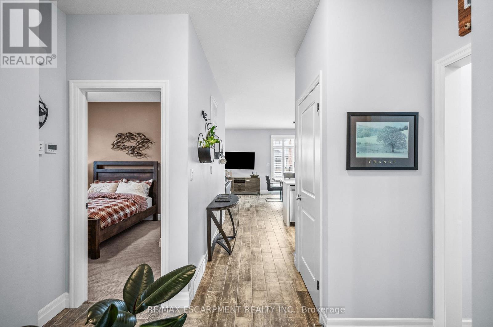 100 Tamarack Boulevard, Woodstock, ON - Indoor Photo Showing Other Room