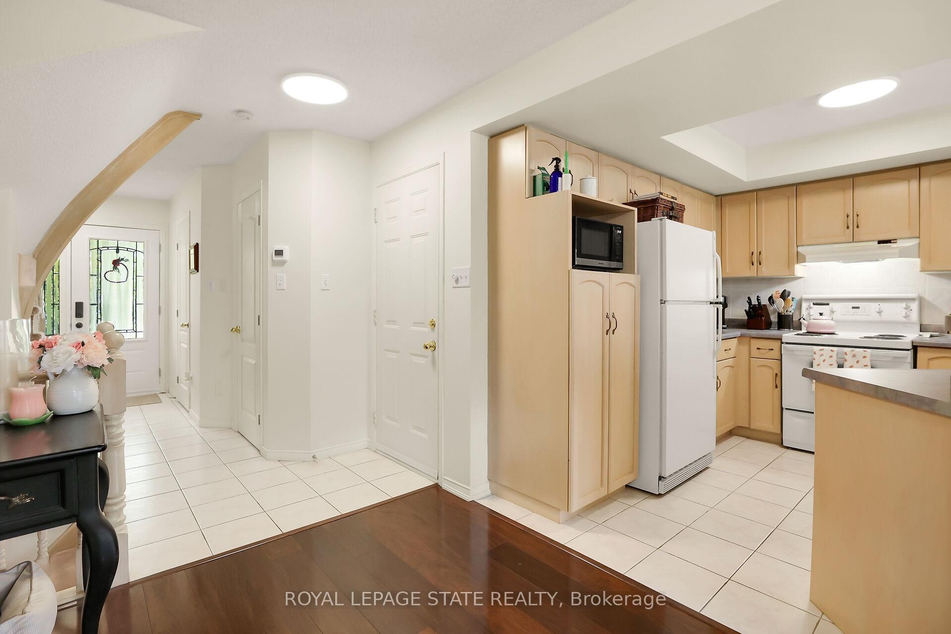 19 Beech Street, Grimsby, ON - Indoor Photo Showing Kitchen
