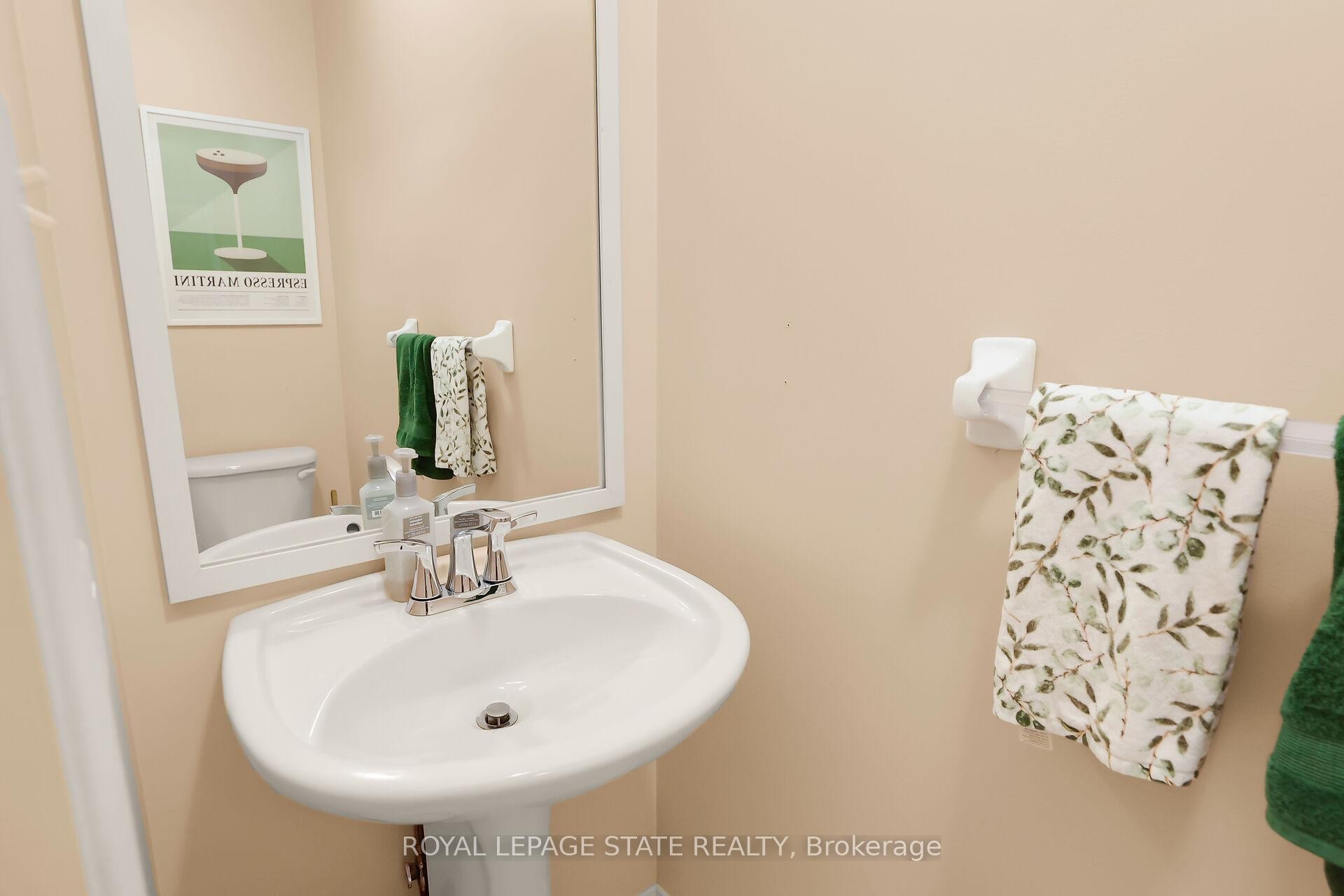 19 Beech Street, Grimsby, ON - Indoor Photo Showing Bathroom