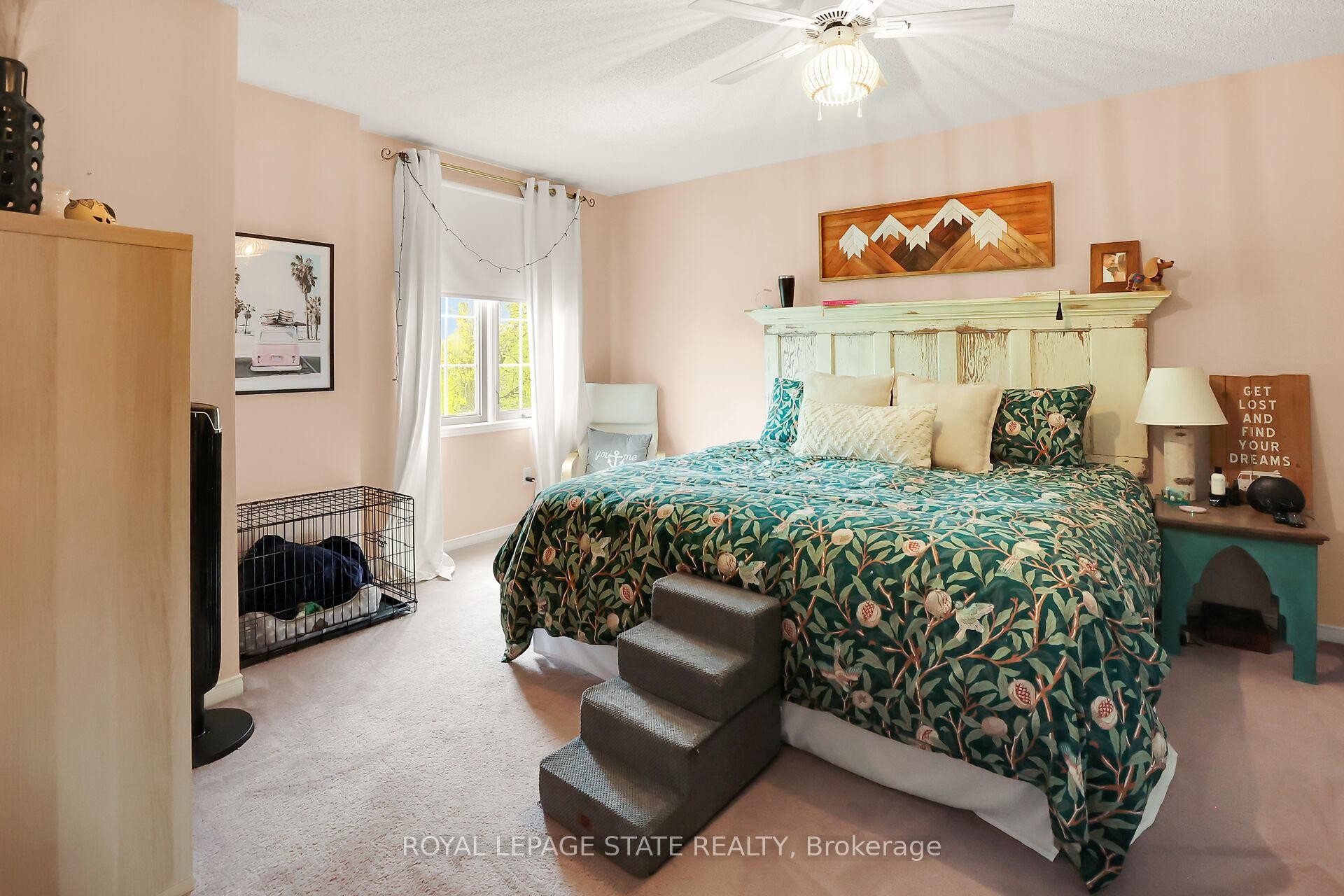 19 Beech Street, Grimsby, ON - Indoor Photo Showing Bedroom