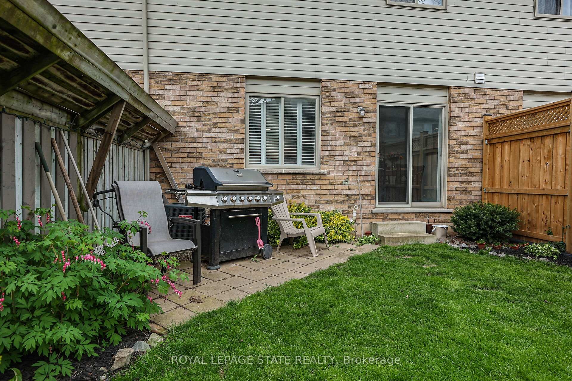 19 Beech Street, Grimsby, ON - Outdoor With Exterior