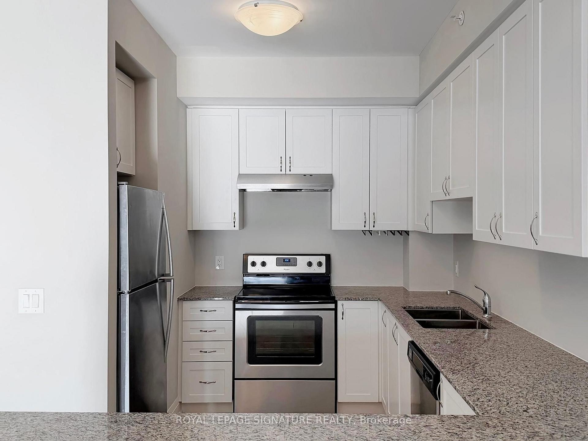 114-481 Rupert Avenue, Whitchurch-Stouffville, ON - Indoor Photo Showing Kitchen With Stainless Steel Kitchen With Double Sink