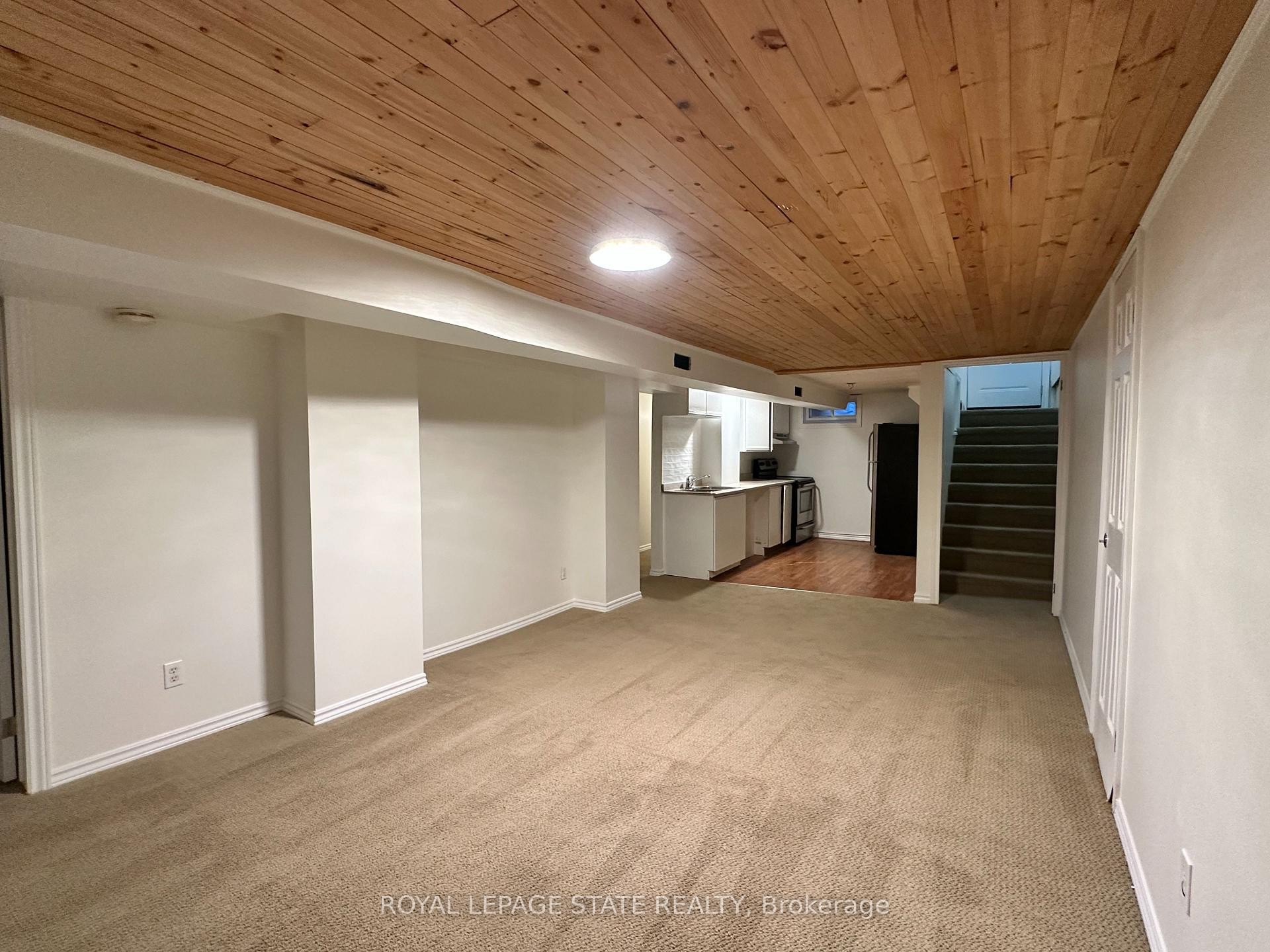 Lower-10 Glenellen Drive, St. Catharines, ON - Indoor Photo Showing Other Room