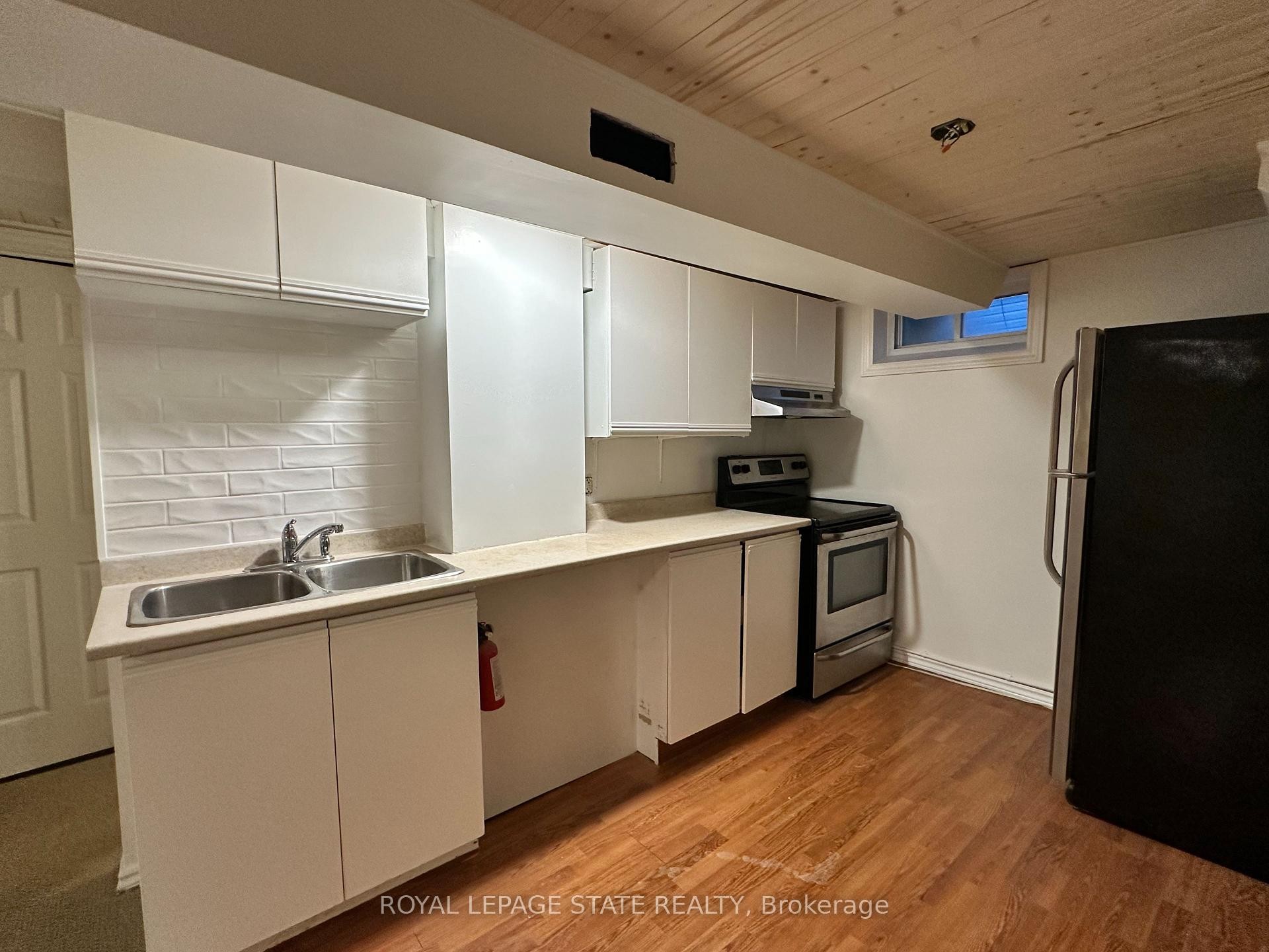 Lower-10 Glenellen Drive, St. Catharines, ON - Indoor Photo Showing Kitchen With Double Sink