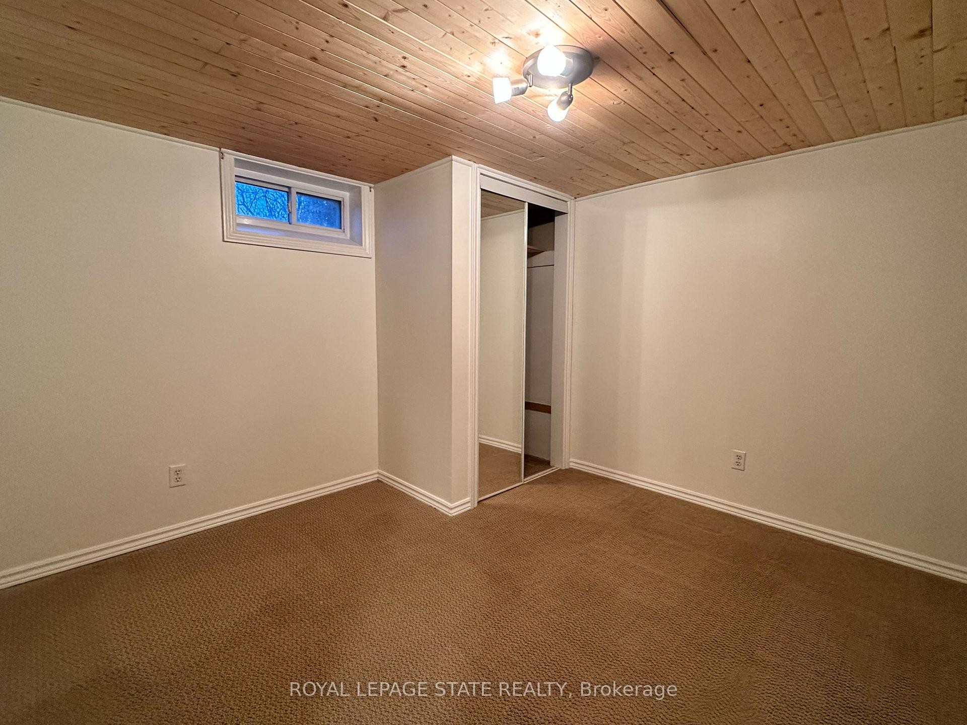 Lower-10 Glenellen Drive, St. Catharines, ON - Indoor Photo Showing Other Room