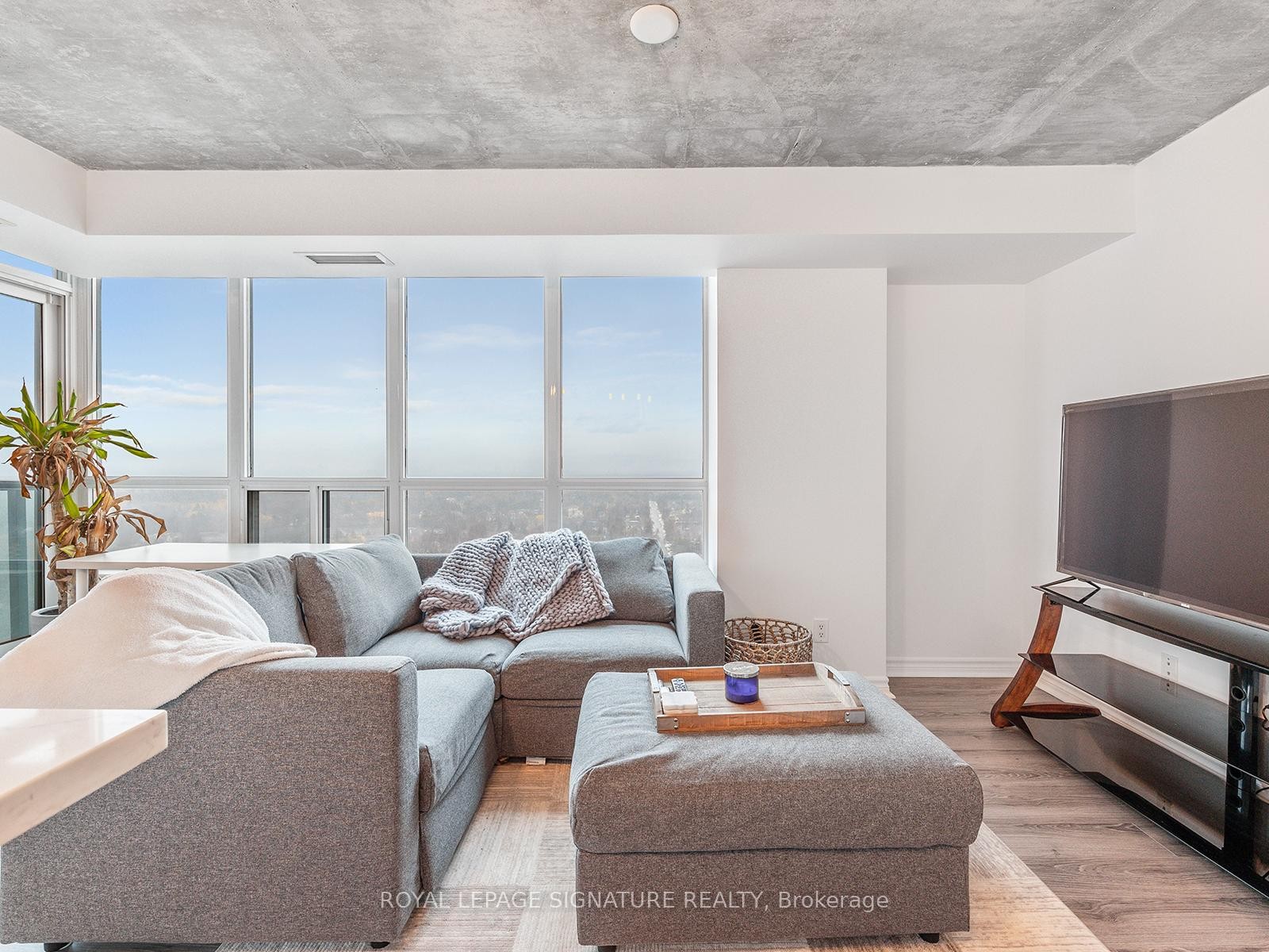 2307-17 Barberry Place, Toronto, ON - Indoor Photo Showing Living Room
