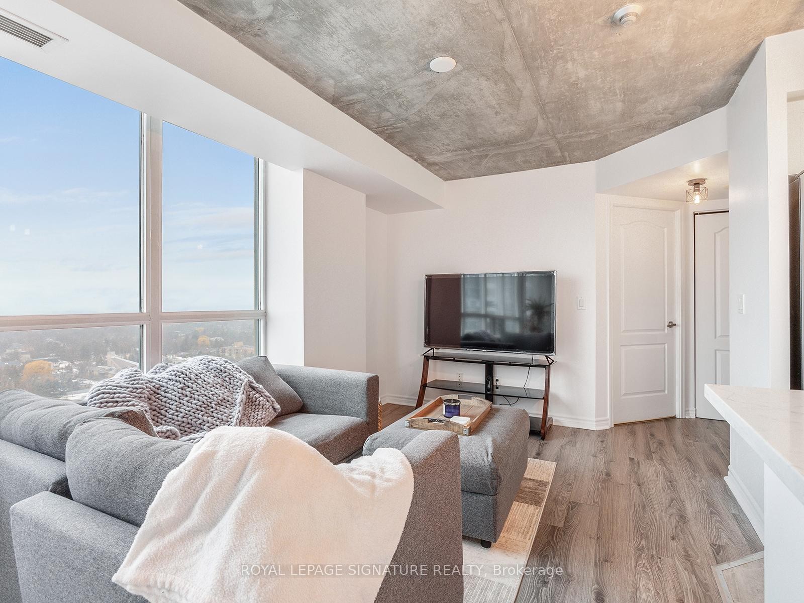 2307-17 Barberry Place, Toronto, ON - Indoor Photo Showing Living Room