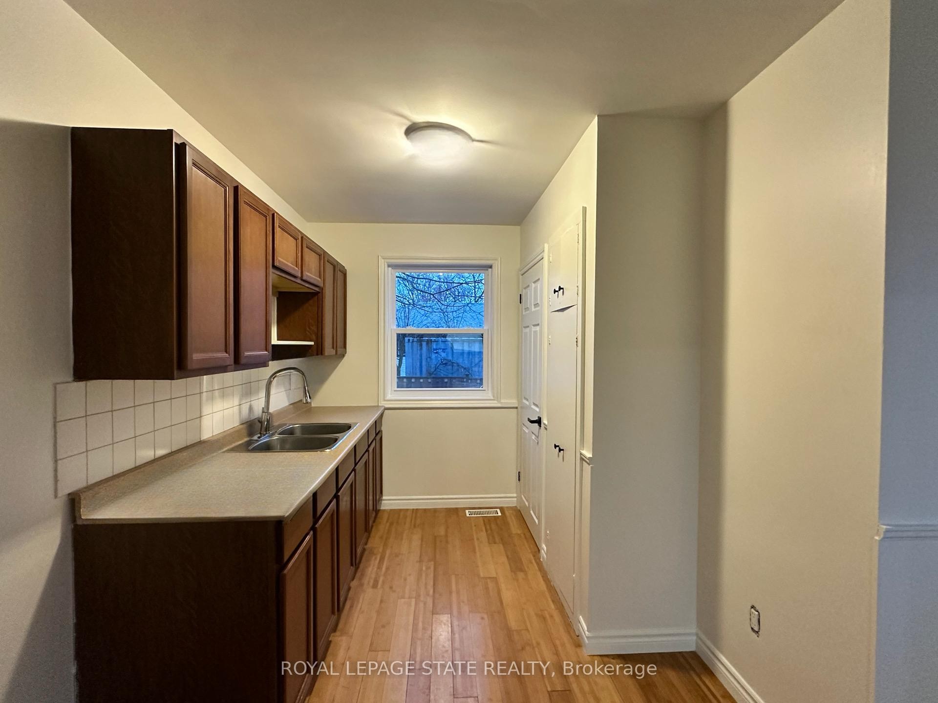 Upper-10 Glenellen Drive, St. Catharines, ON - Indoor Photo Showing Other Room
