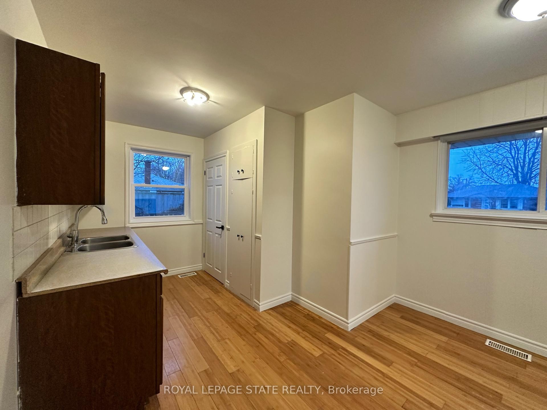 Upper-10 Glenellen Drive, St. Catharines, ON - Indoor