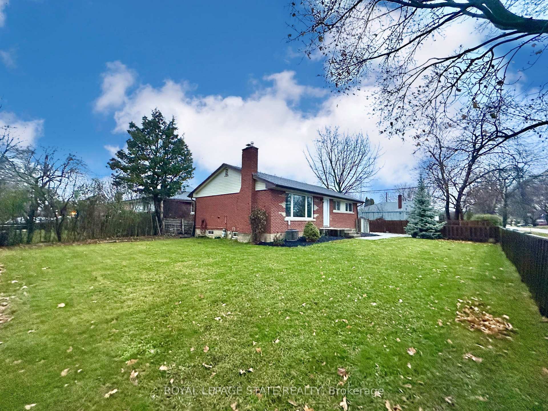 Upper-10 Glenellen Drive, St. Catharines, ON - Outdoor