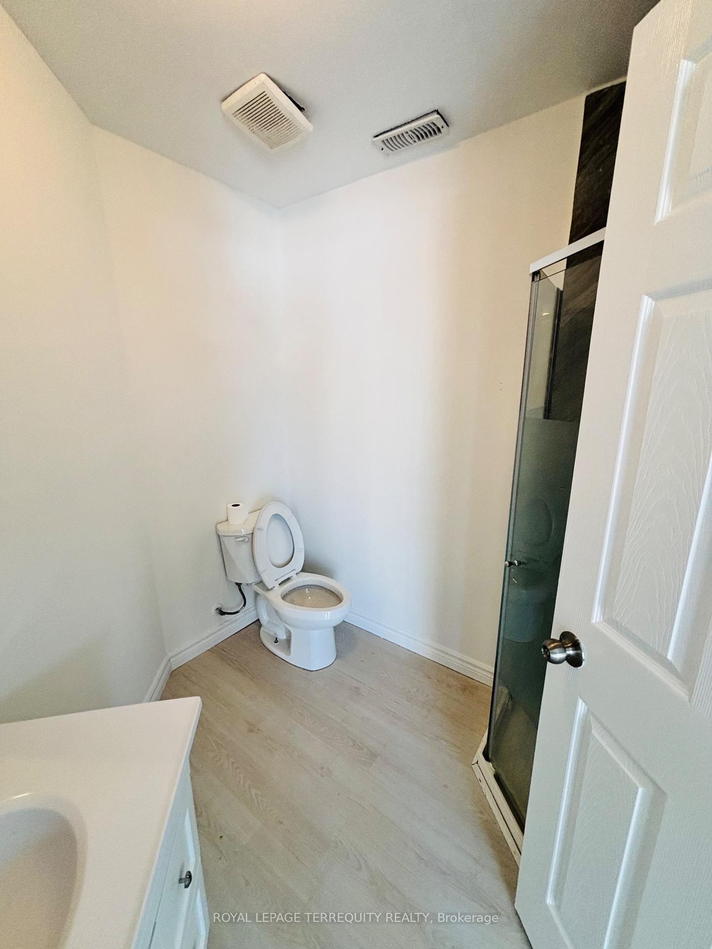 308 Nassau Street, Oshawa, ON - Indoor Photo Showing Bathroom