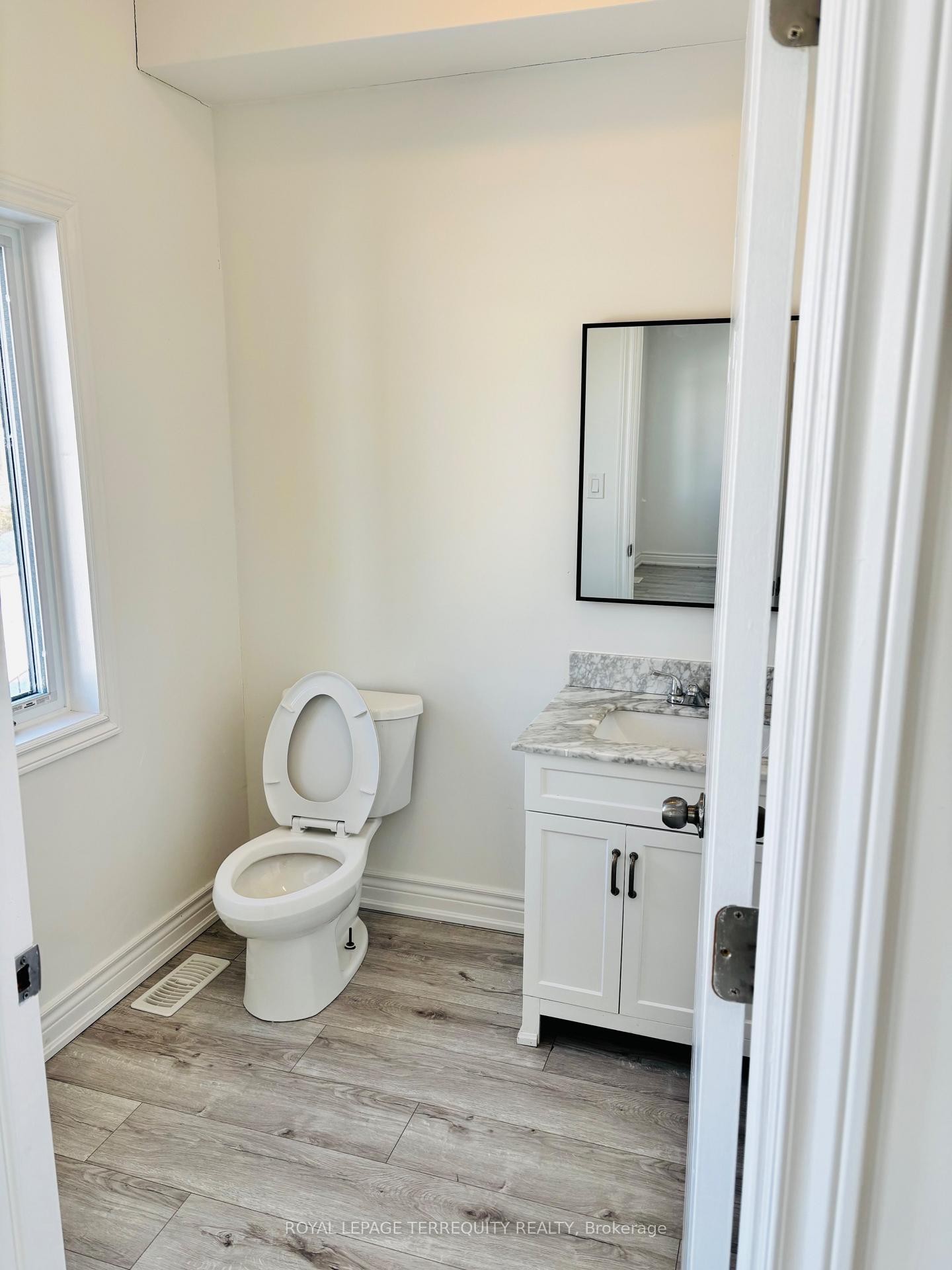 308 Nassau Street, Oshawa, ON - Indoor Photo Showing Bathroom