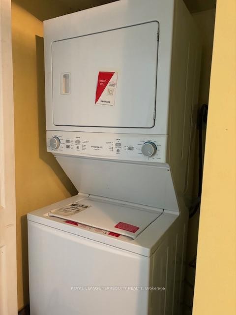 316-88 Corporate Drive, Toronto, ON - Indoor Photo Showing Laundry Room