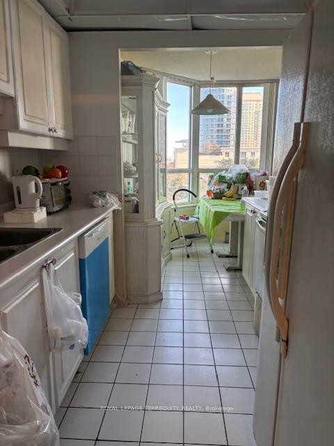 316-88 Corporate Drive, Toronto, ON - Indoor Photo Showing Kitchen