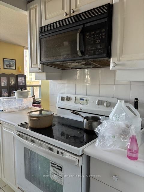 316-88 Corporate Drive, Toronto, ON - Indoor Photo Showing Kitchen