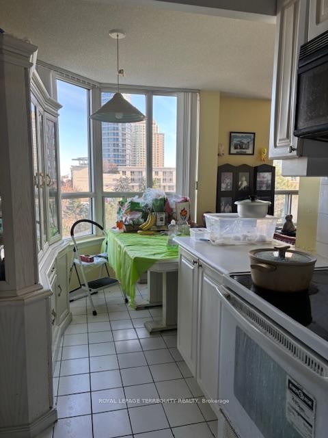 316-88 Corporate Drive, Toronto, ON - Indoor Photo Showing Kitchen