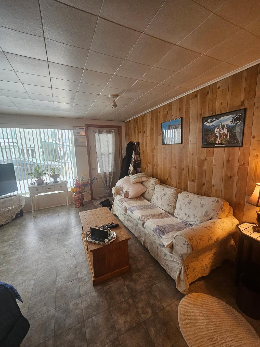 Salon - 21 - 23 Rue De La Poste, Labelle, QC - Indoor Photo Showing Living Room
